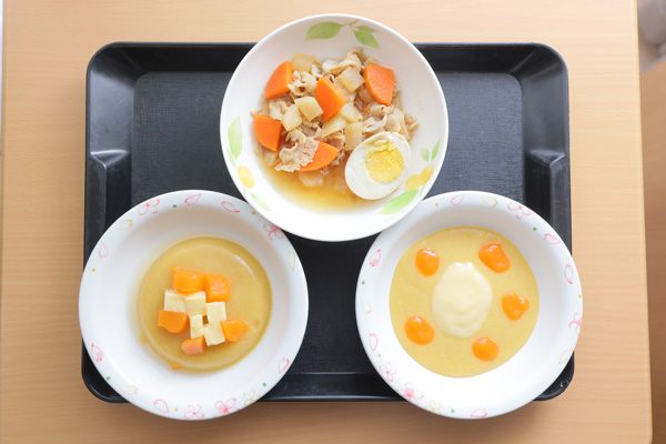 入院食（患者様の状況に合わせて調理）